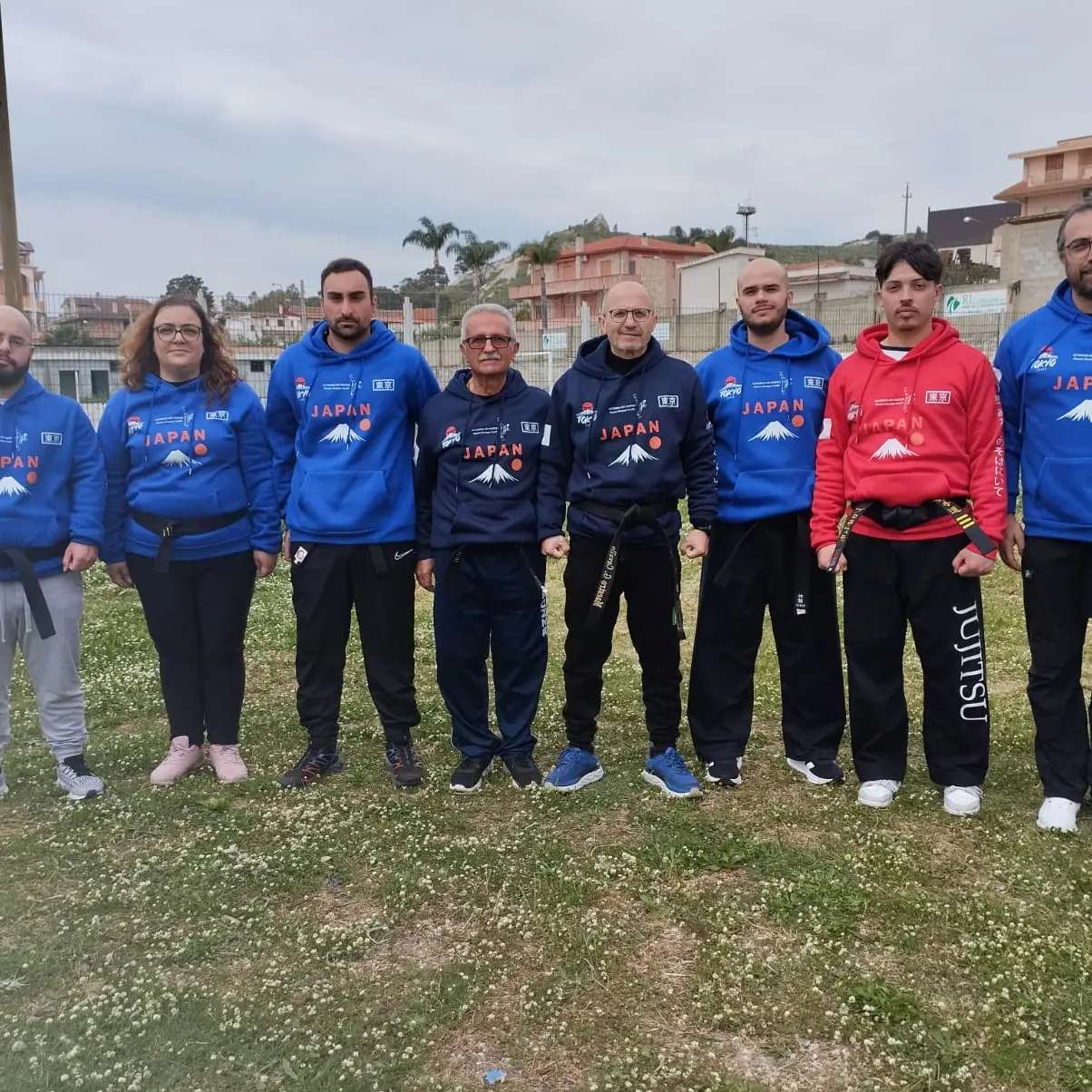 Caulonia Marina capitale delle arti marziali: Gran Galà dell’Accademia del Maestro Giuseppe Cavallo, dedicato a sport, formazione e valori\n