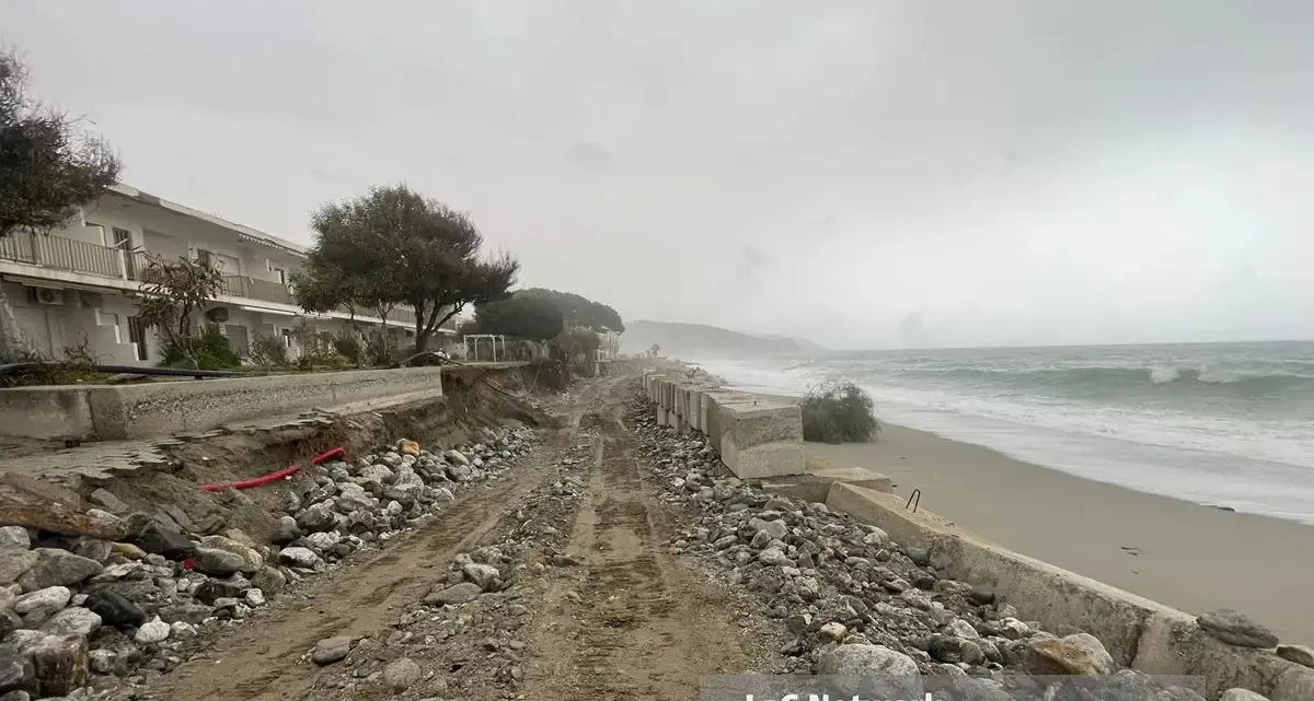 <p>Calabria disarmata davanti al prossimo ciclone: <span style=\"color:hsl(0, 75%, 60%);\">un solo cantiere concluso</span> su 19, bocciata la richiesta di 60 milioni al Pnrr</p>