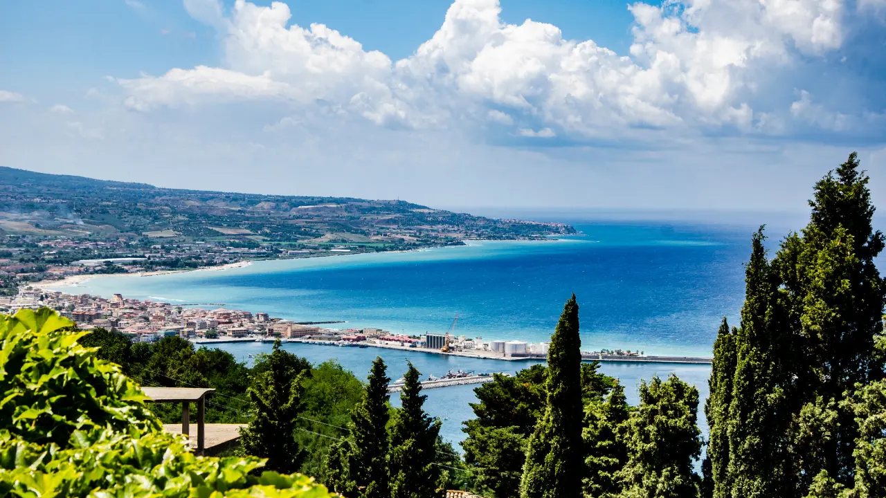 Vibo Marina, l’Asp cerca una sede per ambulatori e servizi sanitari. Schiavello: «Una vittoria per il territorio»\n