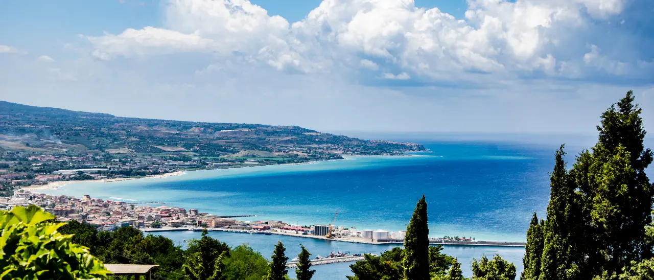 Vibo Marina, l’Asp cerca una sede per ambulatori e servizi sanitari. Schiavello: «Una vittoria per il territorio»\n
