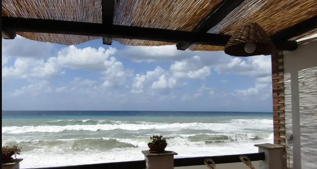 Dal paradiso low cost alle vacanze deluxe: sul Tirreno cosentino una camera costa fino a sette volte più di dodici anni fa\n