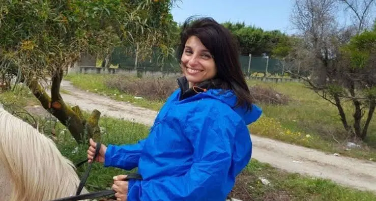<p>Maria Chindamo, <span style=\"color:hsl(0, 75%, 60%);\">parla l’amica che la vide per ultima</span>: «Non aveva paura ma non si fidava di amici e parenti del marito»</p>