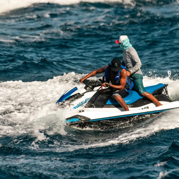 <p>Acquascooter senza autorizzazioni, scatta la multa: oltre 2mila euro al promotore del raduno</p>
