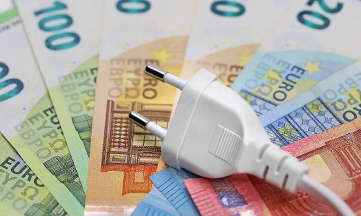 Occhiuto sfida Arera sull’energia, ma per le famiglie il risparmio sarebbe minino (3 euro l'anno)