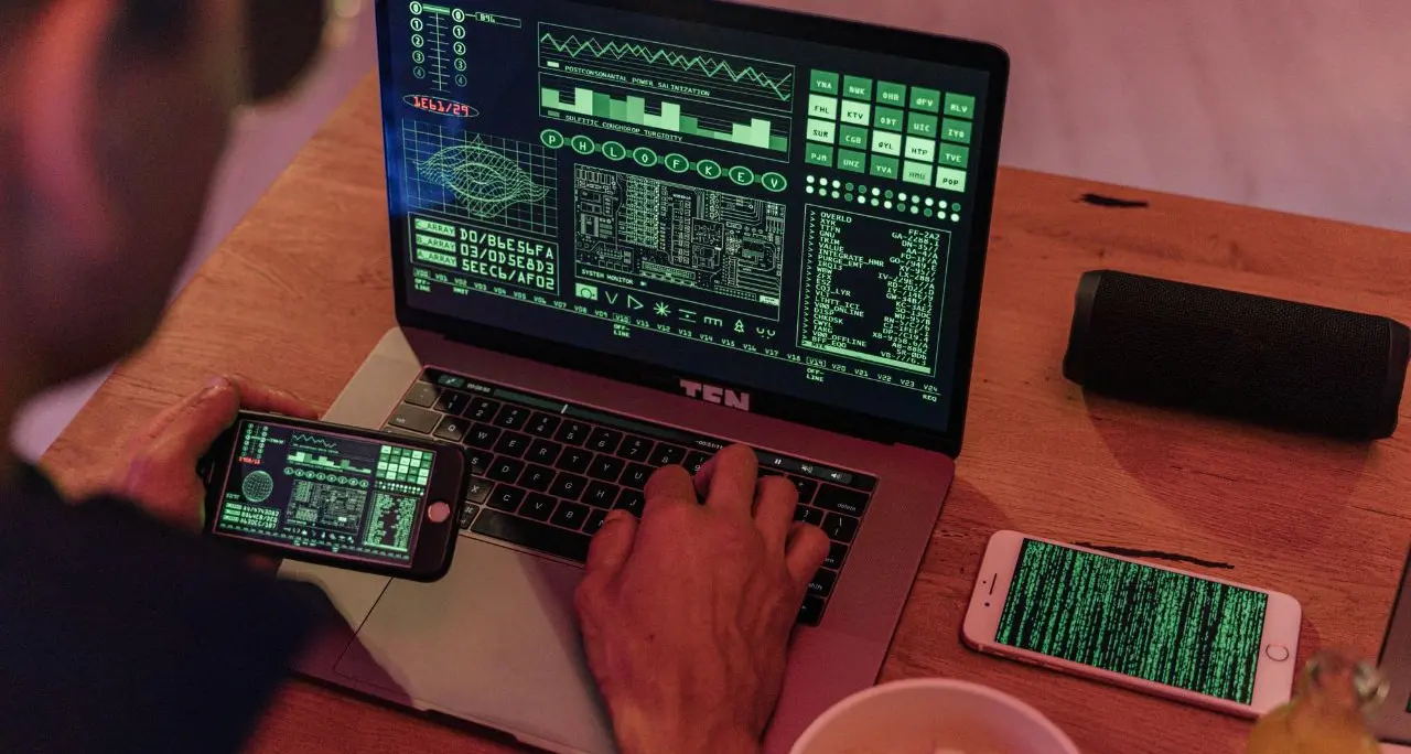 <p>Truffe online, Palazzo Chigi denuncia attività<span style=\"color:hsl(0, 75%, 60%);\"> ai danni di imprenditori</span> su WhatsApp</p>