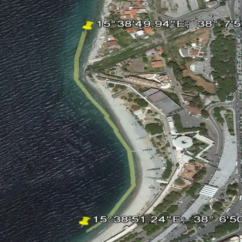 <p>Estate, a Reggio nove i tratti con divieto di balneazione: intanto Cannizzaro comincia dalle pulizia delle spiagge</p>