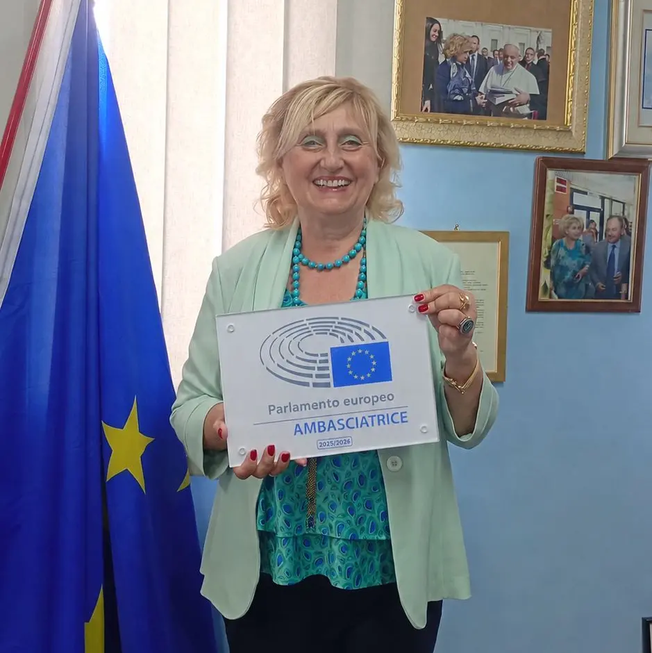Dal Parlamento Europeo un doppio riconoscimento al Piria di Rosarno: premiata la visione educativa che porta gli studenti al centro dell’Europa\n