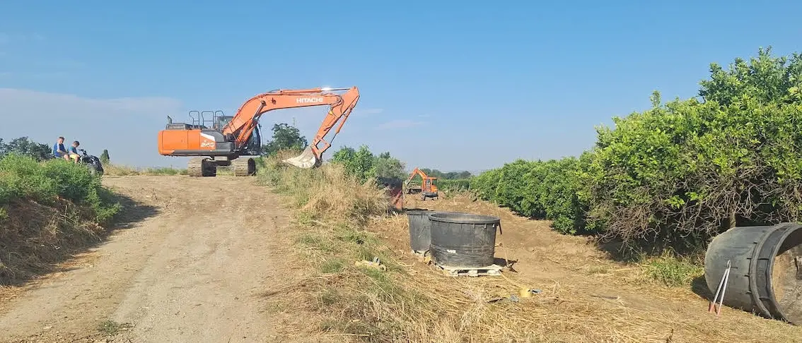 Crati, ruspe in azione: iniziati i lavori da 8 milioni di euro per rafforzare gli argini dopo anni di paura e danni\n