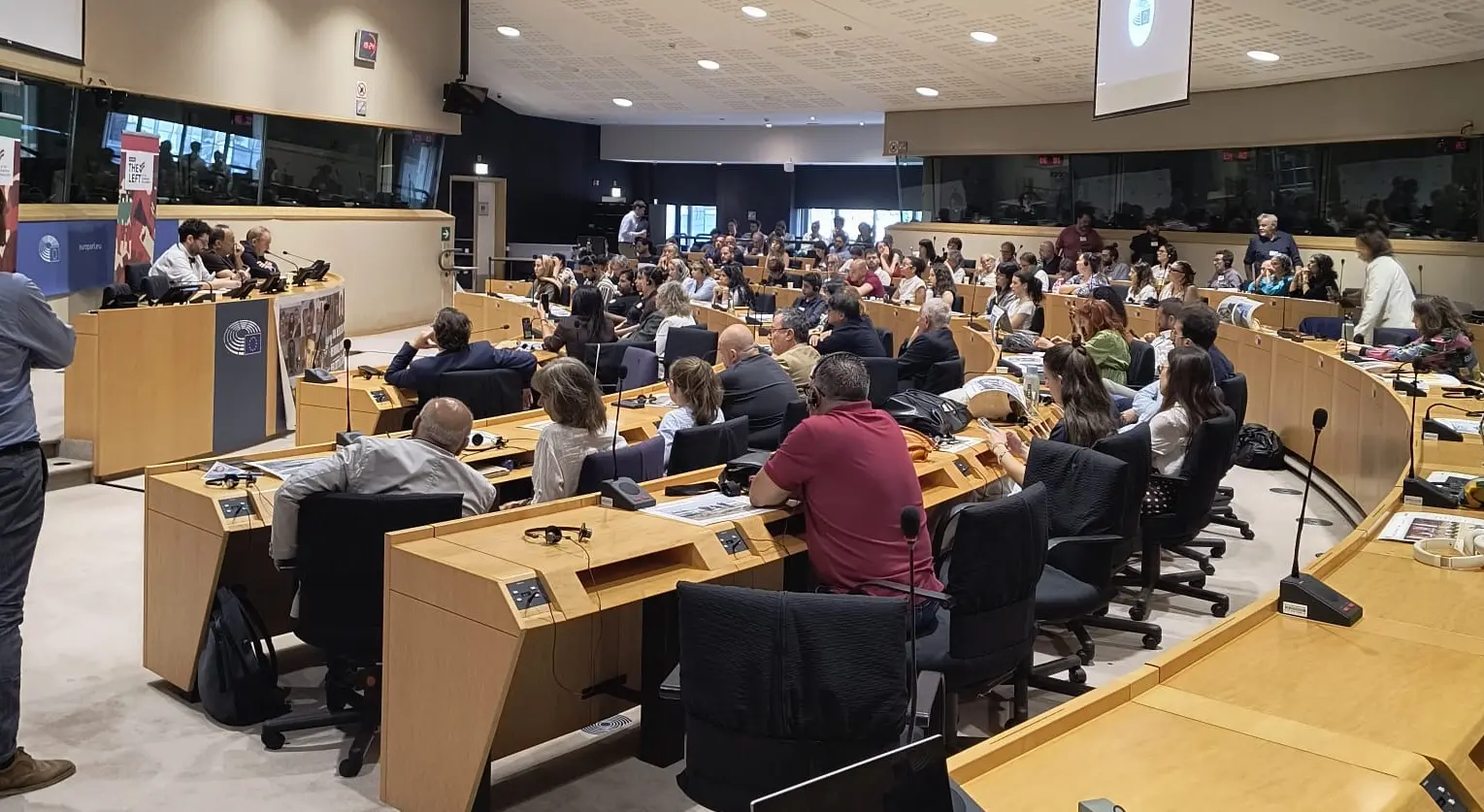 Lucano porta al Parlamento Europeo i superstiti e i familiari della strage di Cutro\n