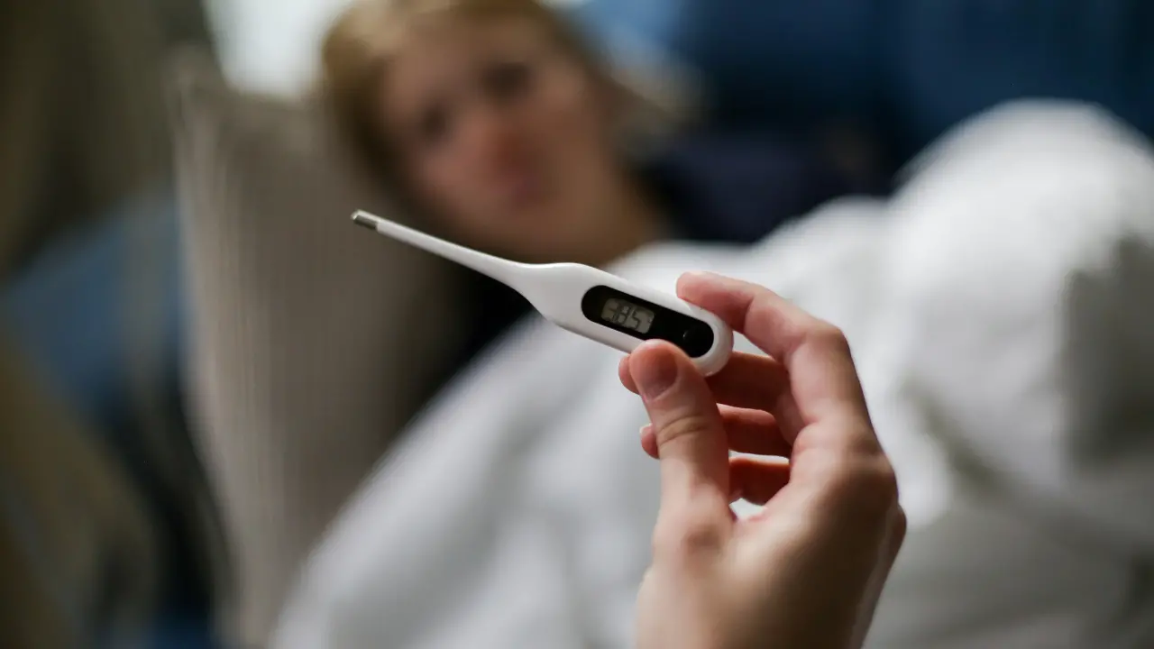 Influenza,\u00A0pubblicata la circolare del Ministero per la stagione 2026-27: abbassata a 60 anni l’età per il vaccino\n