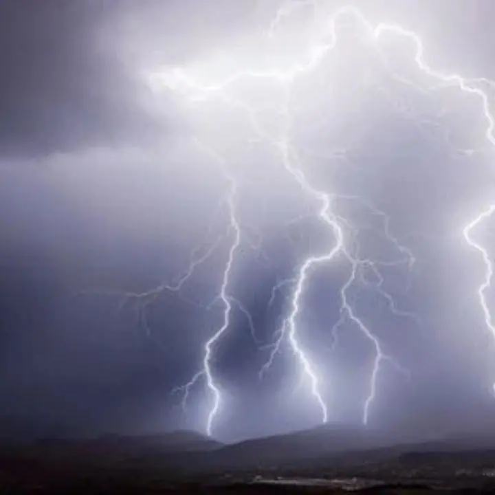 Temporali estivi nel cosentino, migliora durante la serata\n