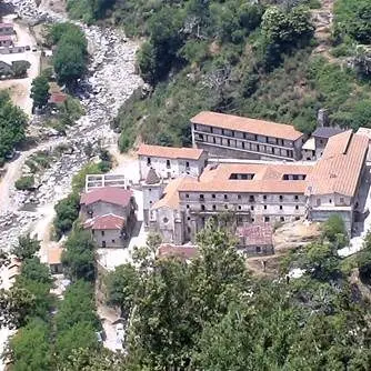 Riapre il Santuario di Polsi ma la strada è ancora chiusa: raggiungibile a piedi con percorsi da 3 e 5 ore\n