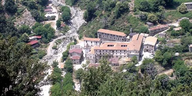 Riapre il Santuario di Polsi ma la strada è ancora chiusa: raggiungibile a piedi con percorsi da 3 e 5 ore\n