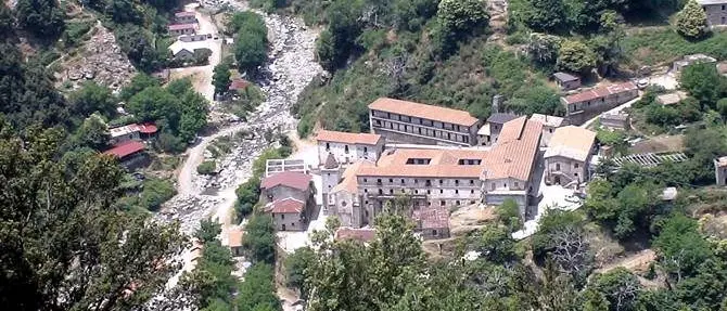 Riapre il Santuario di Polsi ma la strada è ancora chiusa: raggiungibile a piedi con percorsi da 3 e 5 ore\n
