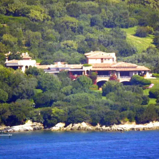 I Berlusconi vendono Villa Certosa allo sceicco qatariota Al Thani: 350 milioni per la residenza estiva del Cavaliere