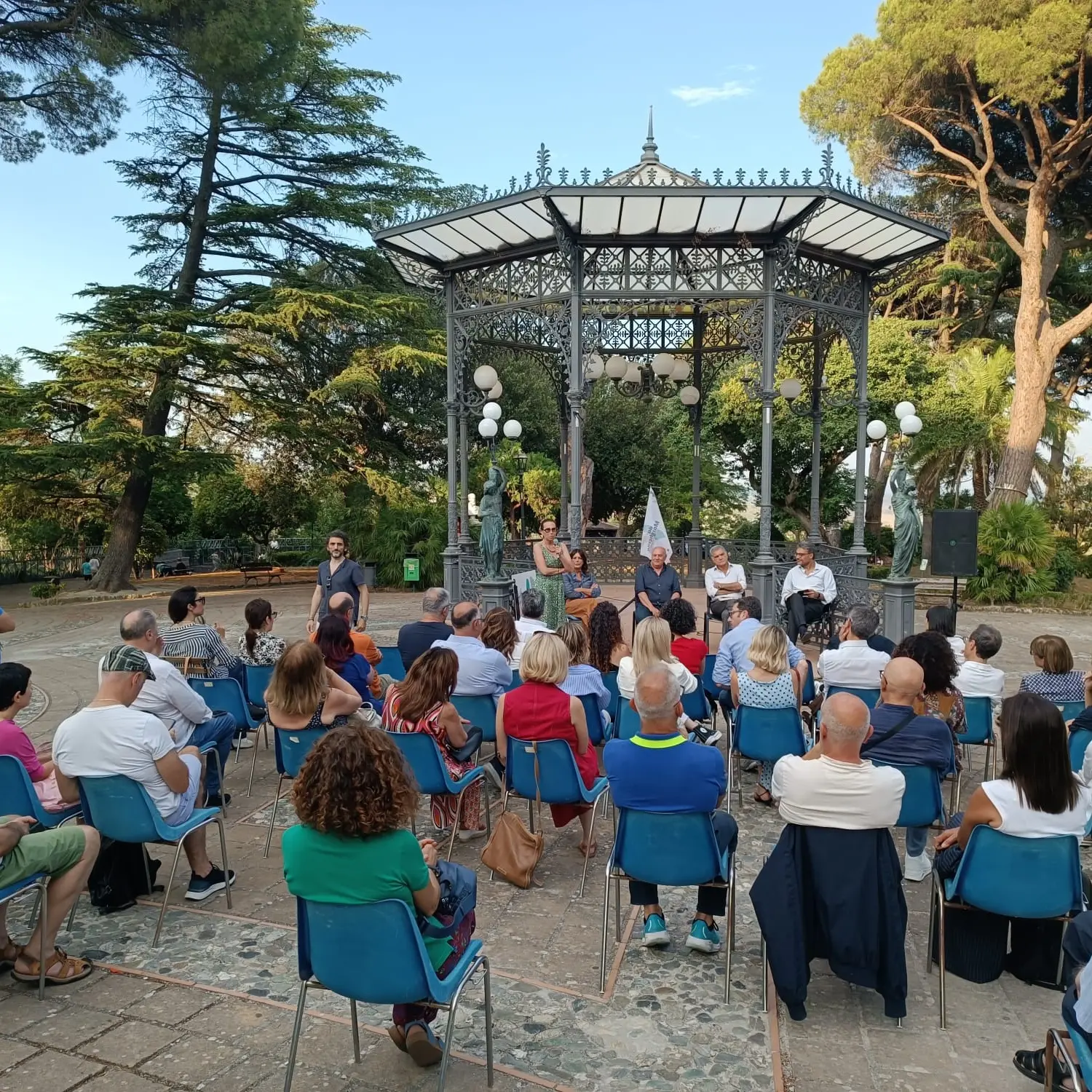 Catanzaro, al via la rassegna daMargherita tra libri e cinema sotto le stelle: ecco il programma di oggi e domani\n