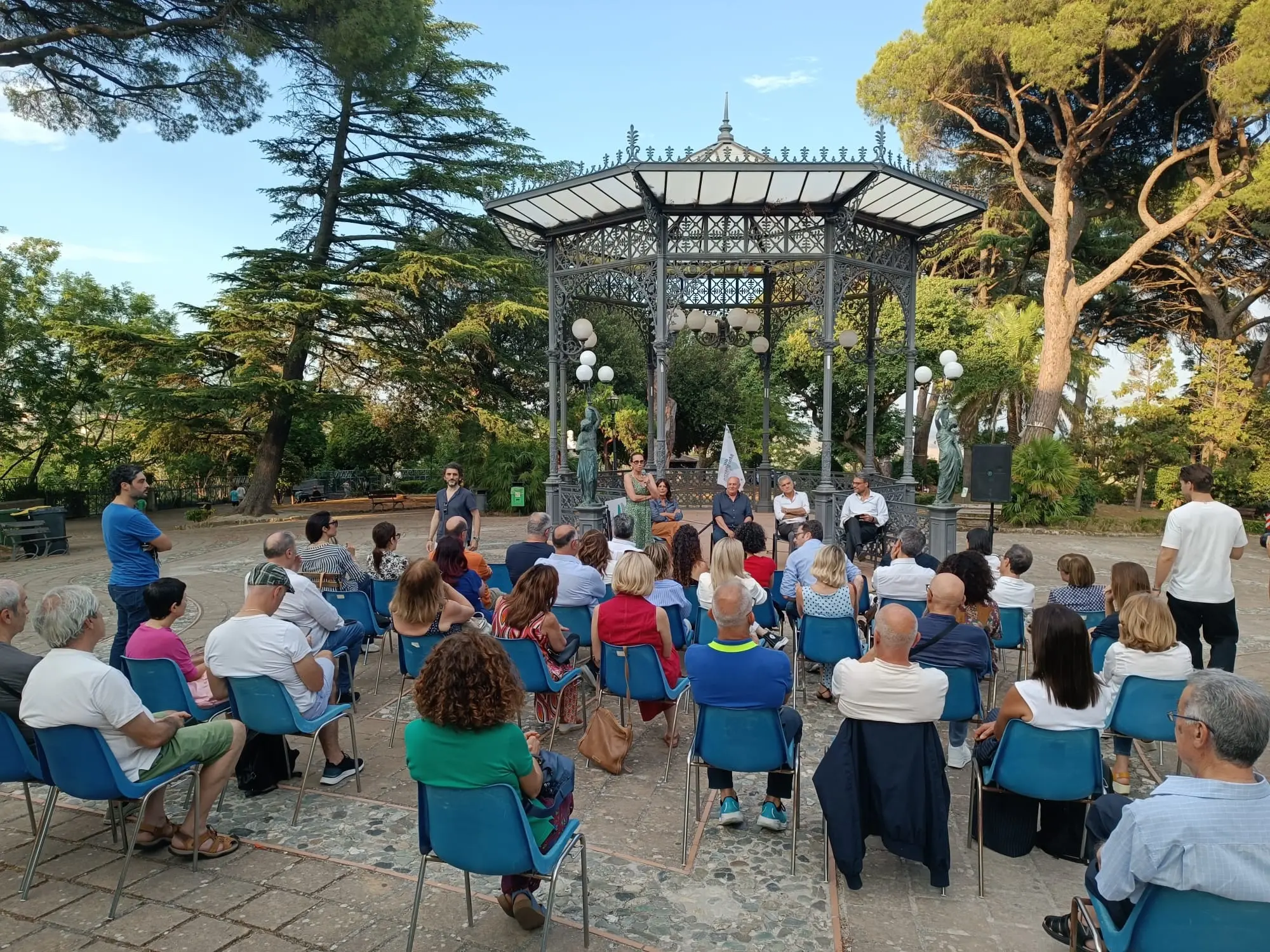 Catanzaro, al via la rassegna daMargherita tra libri e cinema sotto le stelle: ecco il programma di oggi e domani\n