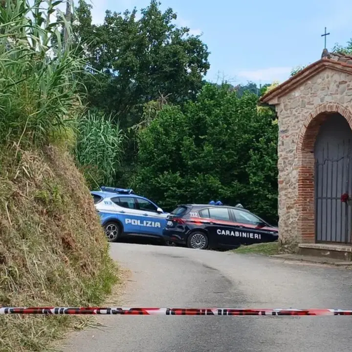 Versilia, uccide a colpi di fucile la moglie e il figlio\n