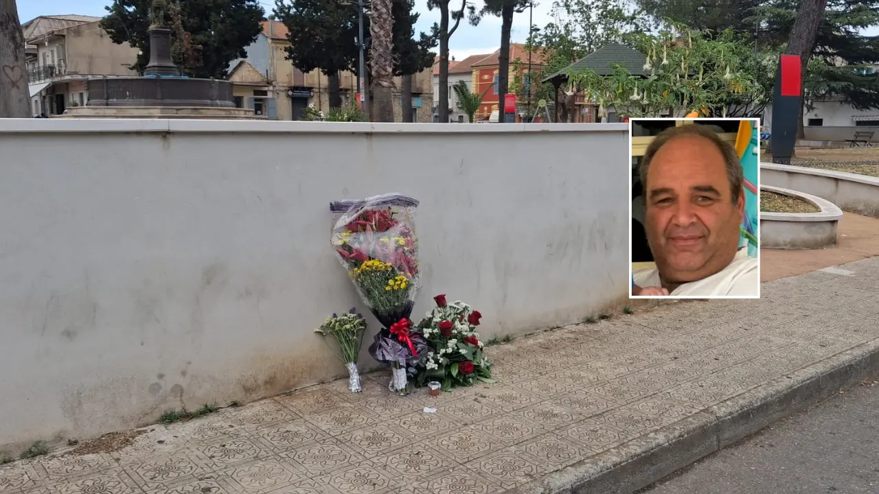 Mileto, fiori e un caffè nello spazio che occupava il\u00A0commerciante di Nicotera morto in un incidente stradale: commuove il gesto dei suoi clienti e colleghi\n