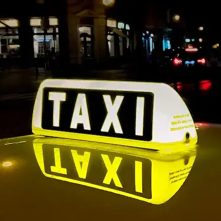 Occhiuto lancia il “social taxi” in Calabria: autista gratuito per gli over 65 diretti a visite mediche lontane\n