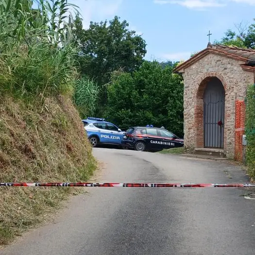 Operaio uccide moglie e figlio in Versilia, poi si consegna ai carabinieri:\u00A0«Mi sono liberato di loro»\n