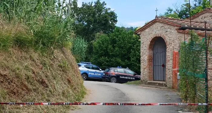 Operaio uccide moglie e figlio in Versilia, poi si consegna ai carabinieri:\u00A0«Mi sono liberato di loro»\n
