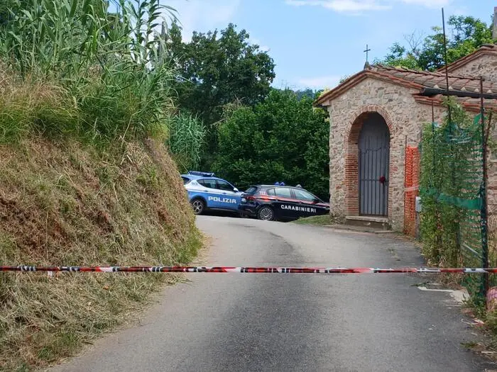 Operaio uccide moglie e figlio in Versilia, poi si consegna ai carabinieri:\u00A0«Mi sono liberato di loro»\n