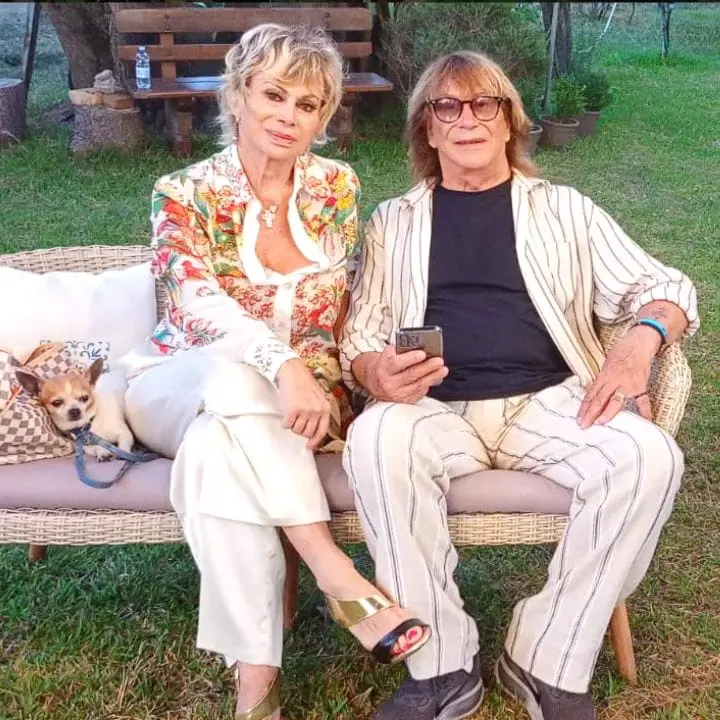 Carmen Russo ed Enzo Paolo Turchi testimonial delle eccellenze calabresi: «Passate le vacanze qui, questa terra merita»\n