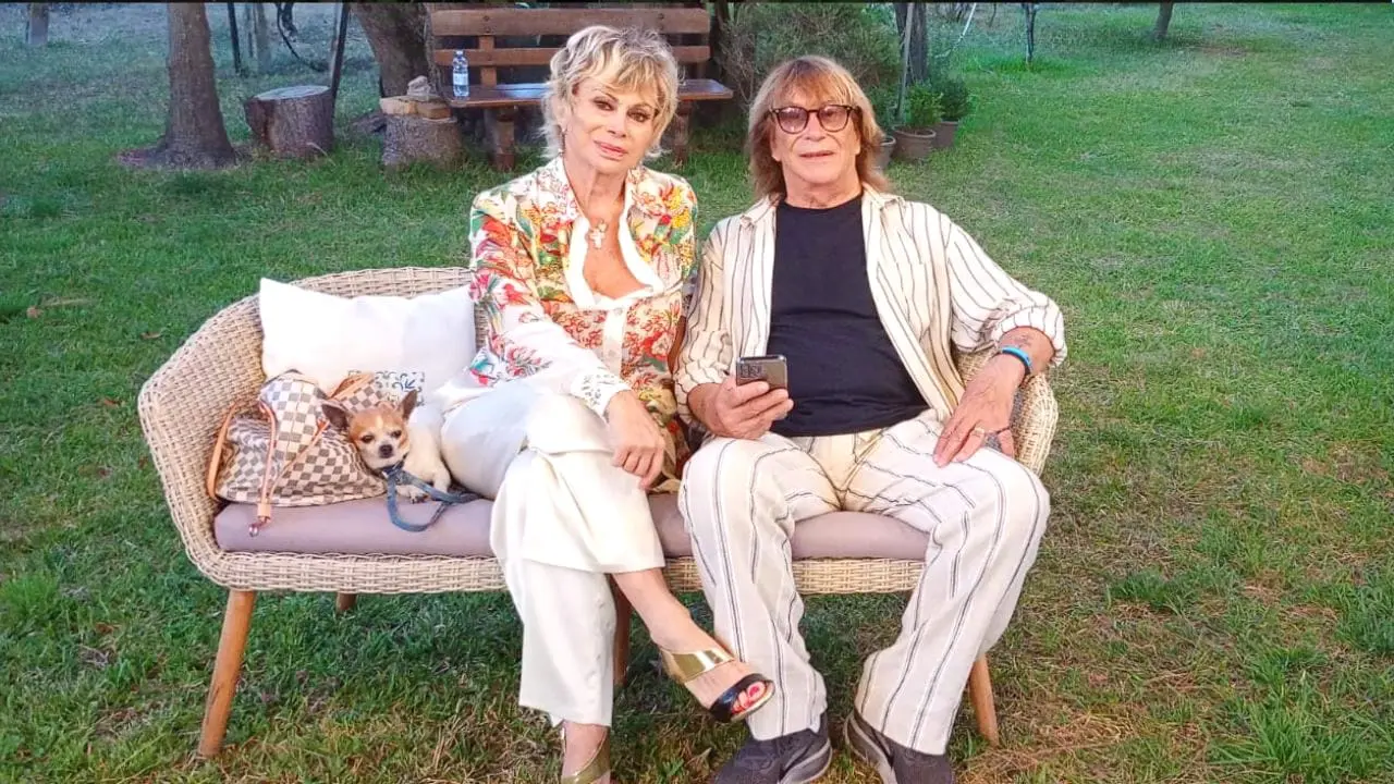 Carmen Russo ed Enzo Paolo Turchi testimonial delle eccellenze calabresi: «Passate le vacanze qui, questa terra merita»\n