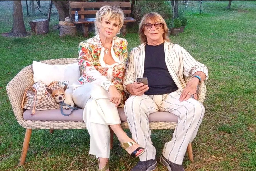 Carmen Russo ed Enzo Paolo Turchi testimonial delle eccellenze calabresi: «Passate le vacanze qui, questa terra merita»\n