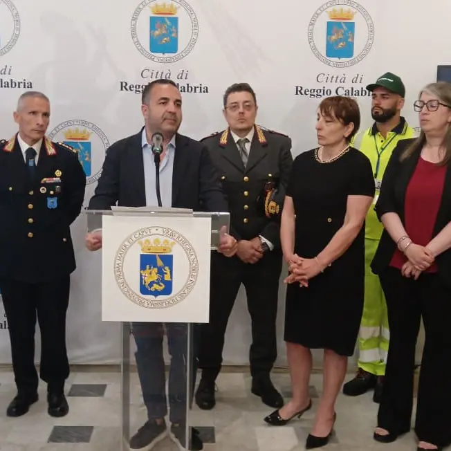 <p>Reggio, con l'operazione \"Piazza Pulita\" Cannizzaro dichiara guerra agli “sciacalli” della spazzatura: «Da oggi tolleranza zero»</p>