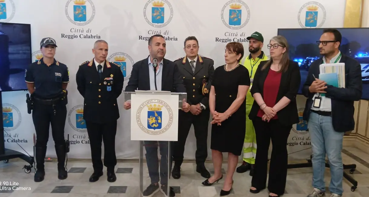 Reggio al via l'operazione \"Piazza Pulita\", Cannizzaro: «Tolleranza zero contro gli incivili, in 20 giorni restituiamo decoro alla città»\n