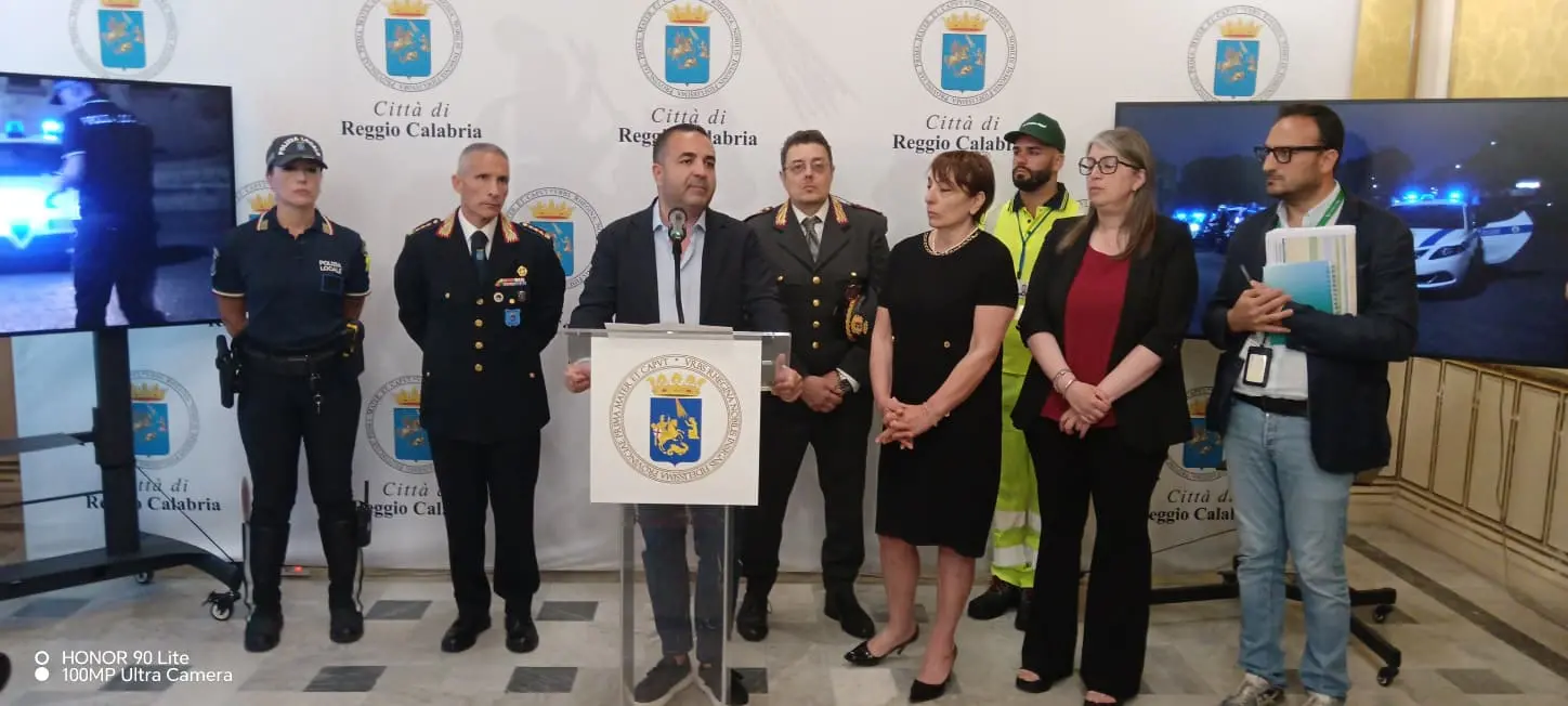 Reggio al via l'operazione \"Piazza Pulita\", Cannizzaro: «Tolleranza zero contro gli incivili, in 20 giorni restituiamo decoro alla città»\n