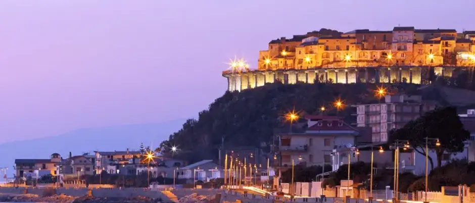 San Lucido accende l’estate con “Luci di Calabria”: nove eventi tra tradizione, musica e spettacolo\n
