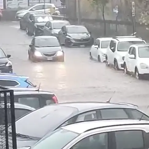 Altro che bollino rosso, a Catanzaro è (quasi) giornata da allerta meteo con nubifragio e allagamenti\n