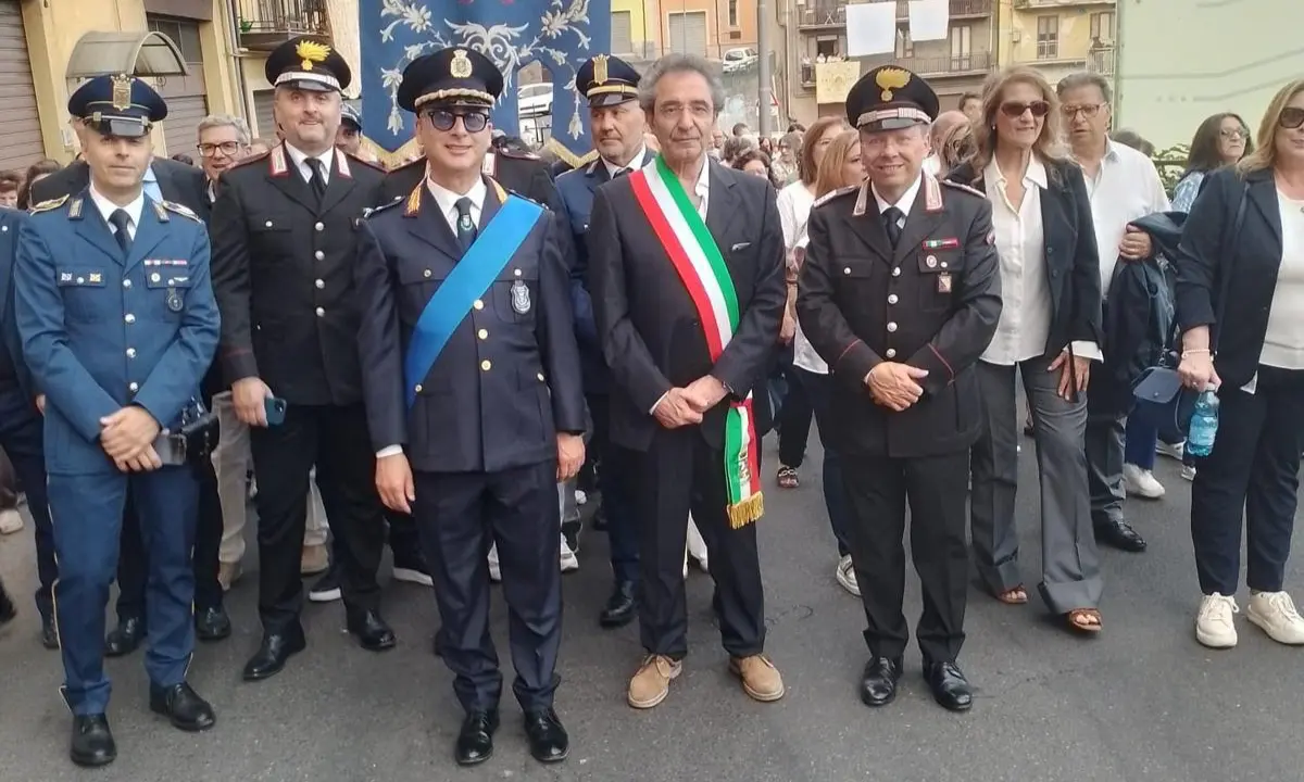 San Giovanni in Fiore, comandante della Polizia locale aggredito davanti a sindaco e Carabinieri\n