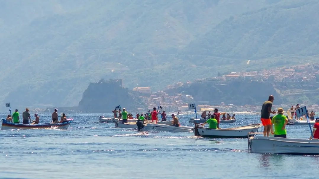 La Traversata dello Stretto entra nella fase decisiva: ultimi giorni per confermare la partecipazione alla storica sfida tra le acque dello Stretto\n