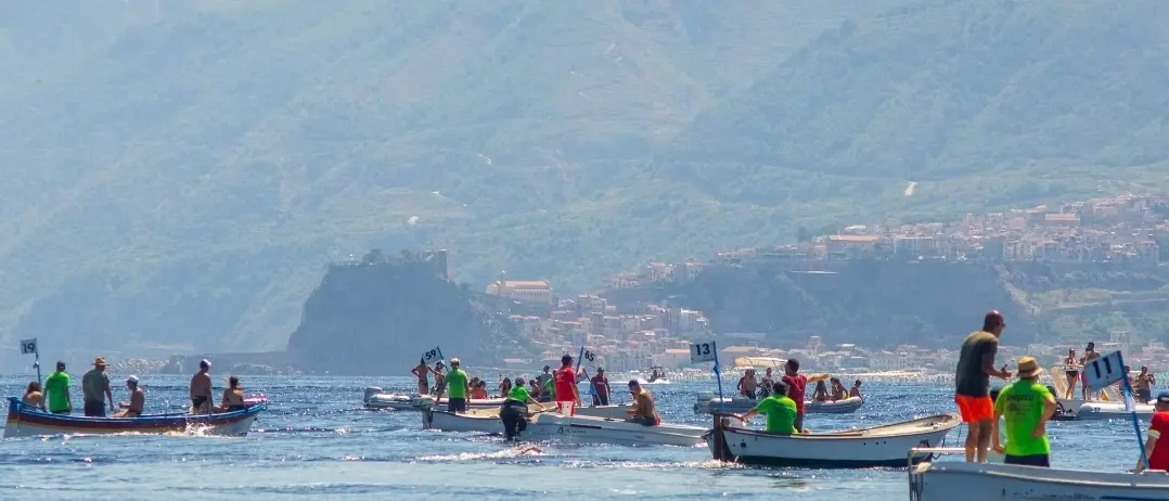 La Traversata dello Stretto entra nella fase decisiva: ultimi giorni per confermare la partecipazione alla storica sfida tra le acque dello Stretto\n