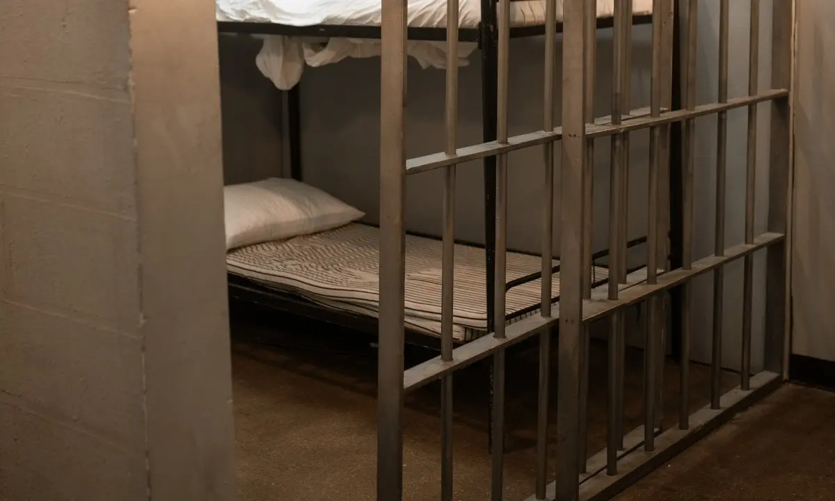 Omicidio nella cella 219 a Catanzaro, le ultime parole del detenuto: «Appuntà, sono caduto». La verità dopo l’autopsia