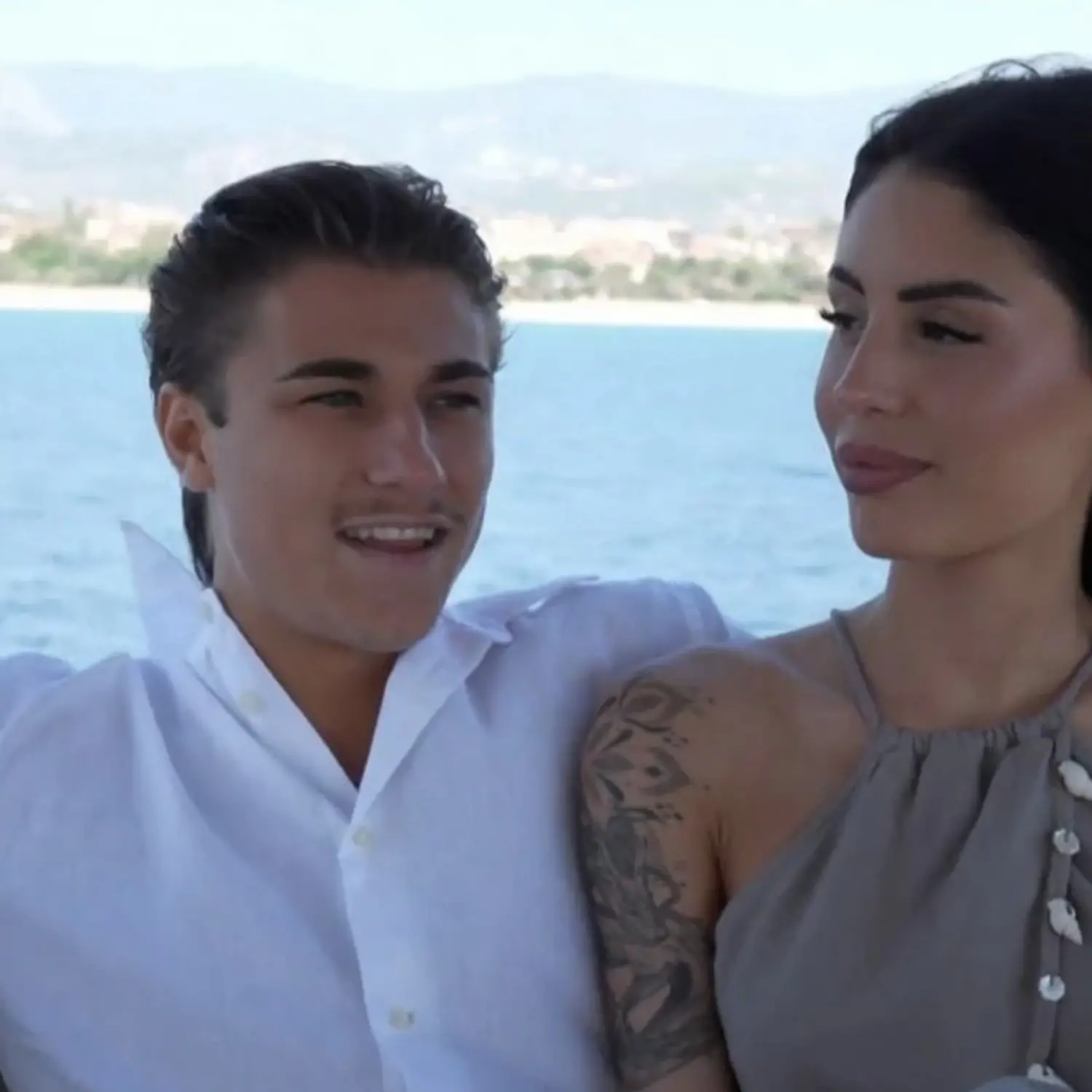 Temptation Island in Calabria: scoppia la polemica per il video hard di due concorrenti\n