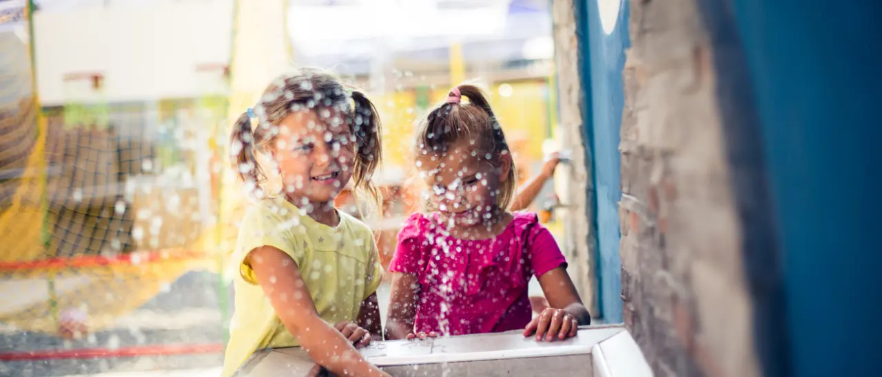 Caldo, +15 per cento di accessi nei Pronto soccorso. Ecco i\u00A010 consigli per proteggere i bambini\n