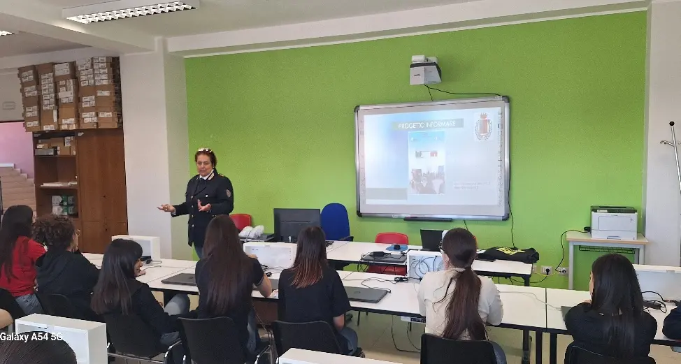 Oltre 2.600 studenti coinvolti nei progetti della Polizia Stradale: tra lezioni, prove pratiche e prevenzione delle droghe\n