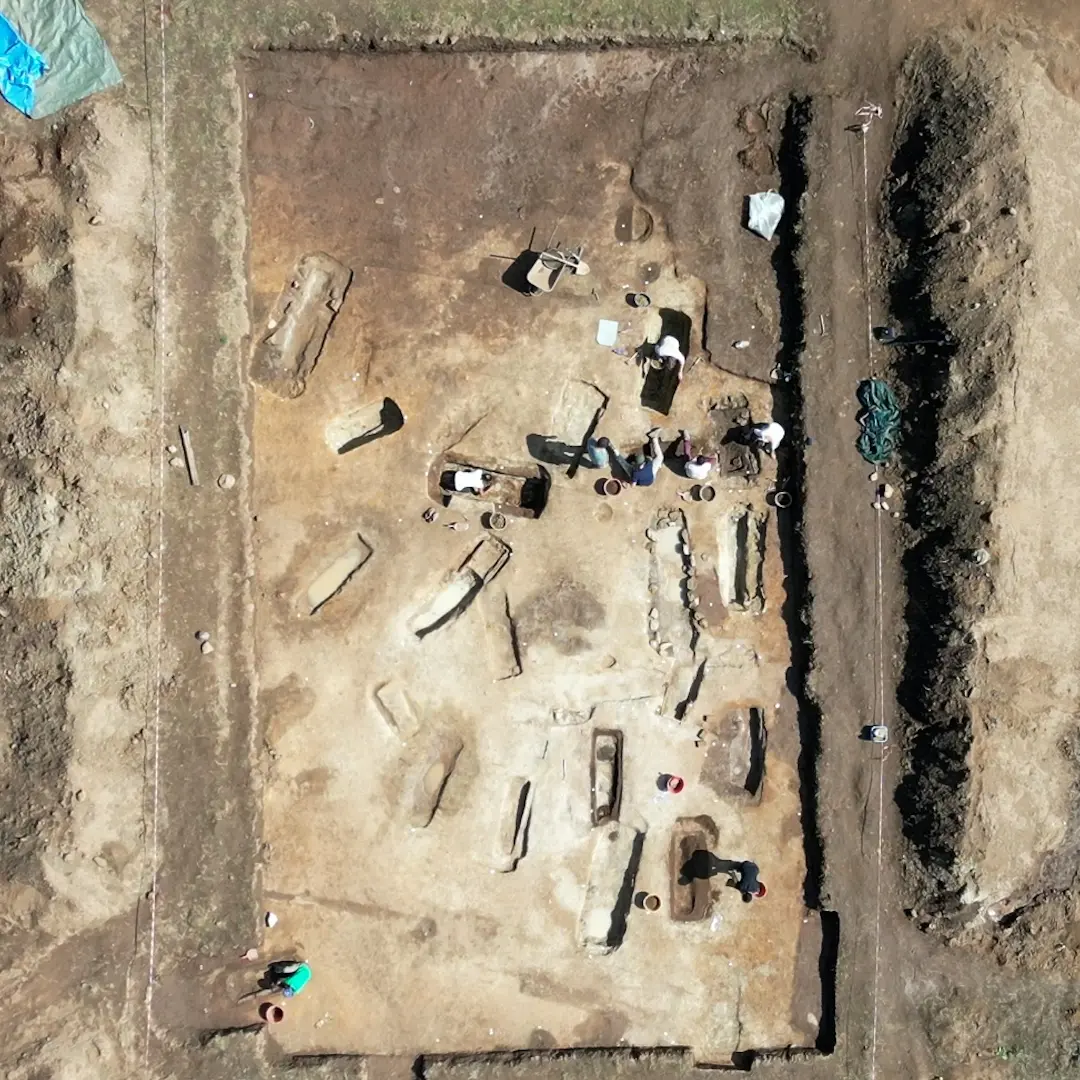 Oltre 30 tombe dell’Età del ferro ritrovate nella necropoli di Torre Galli: le nuove scoperte a LaC Storie –\u00A0VIDEO\n