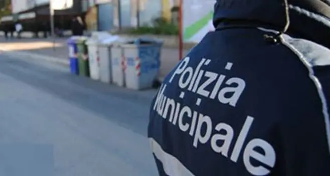 <p>Operazione “Piazza pulita”, il nuovo Nucleo ecologico della Municipale individua 19 trasgressori in 24 ore</p>