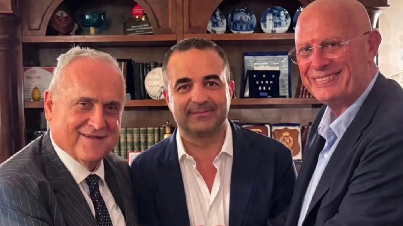 <p><span style=\"color:hsl(0, 75%, 60%);\">Nuova era per la Reggina</span>, completato il passaggio societario al gruppo della famiglia Lotito</p>