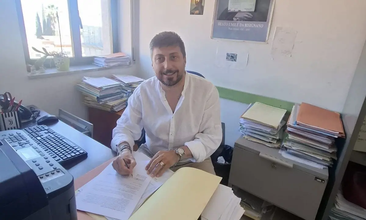 Bisignano adotta le aiuole: cittadini e privati coinvolti nella cura del verde\n