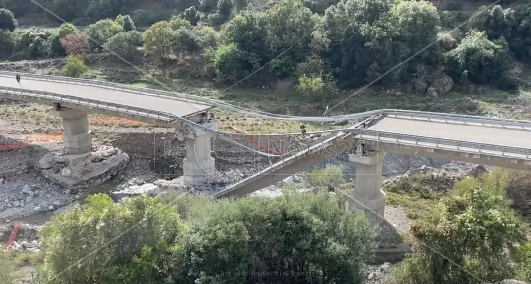 Crollo del ponte di Longobucco tre anni fa, al via la ricostruzione: «Passo importante per il ripristino della normalità»\n