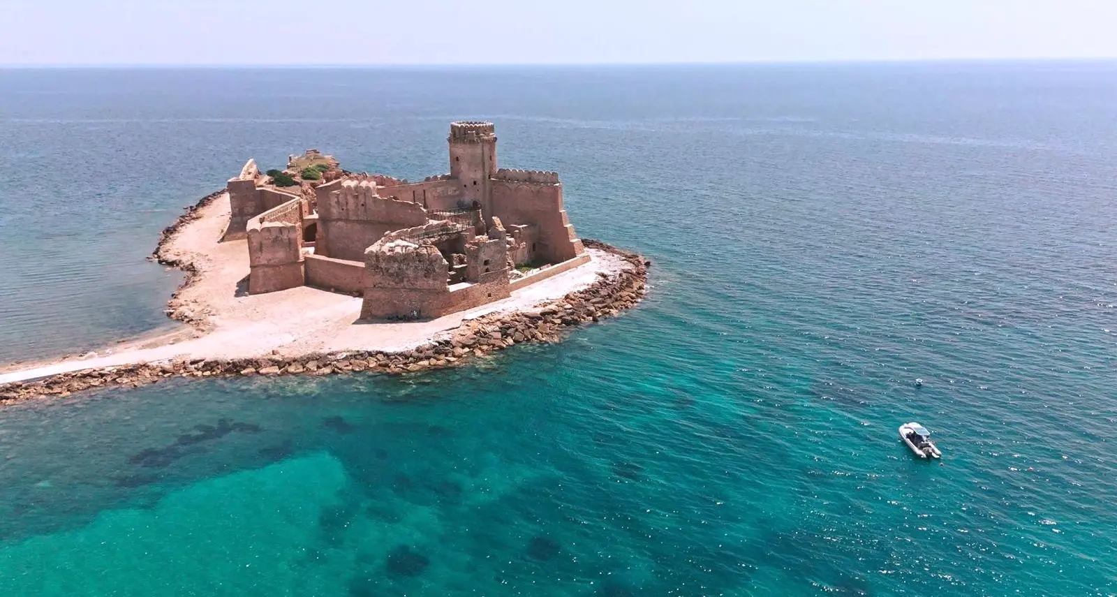 <p>La fortezza di Le Castella riapre al pubblico: «<span style=\"color:hsl(0, 75%, 60%);\">Orgogliosi </span>di restituire un altro frammento eccezionale della nostra storia»</p>