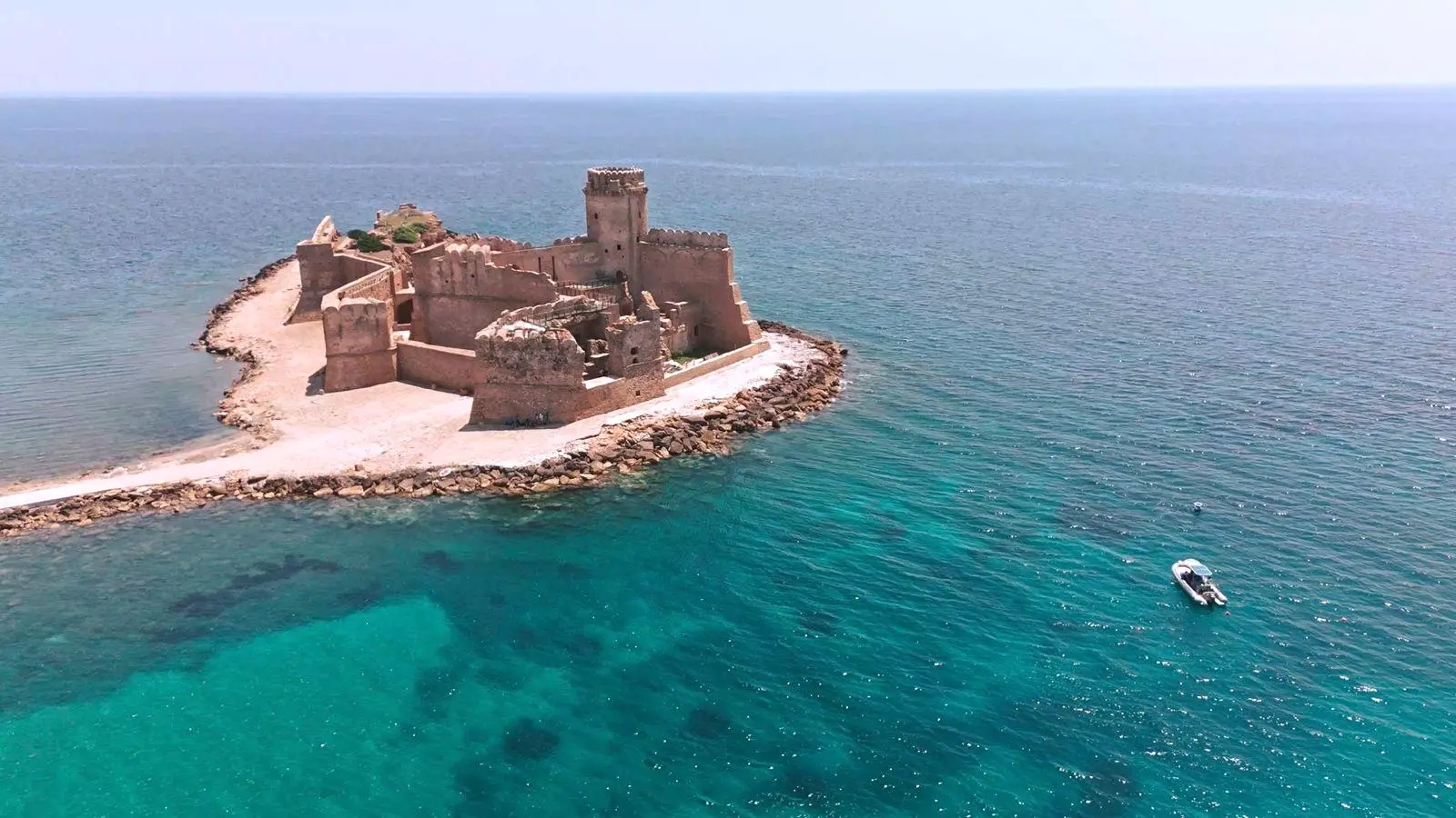 La fortezza di Le Castella riapre al pubblico: «Orgogliosi di restituire\u00A0un altro frammento eccezionale della nostra storia»\n