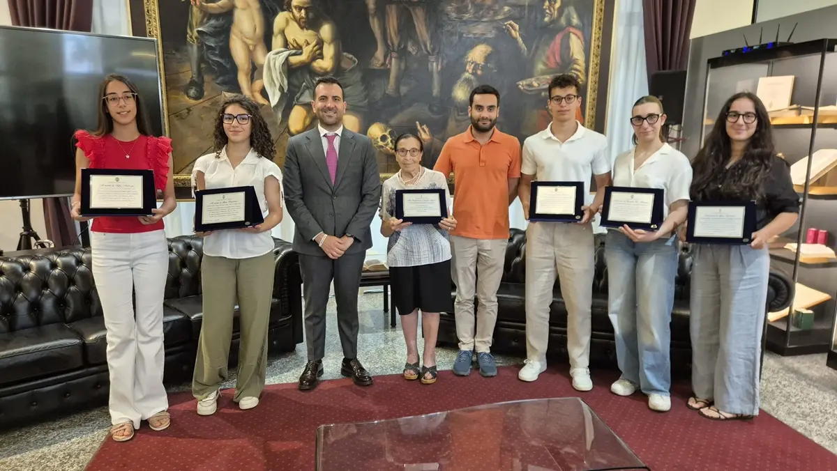 Astronomia, Cirillo premia i giovani campioni calabresi: «Sono l’immagine più bella della Calabria che studia e guarda al futuro»\n